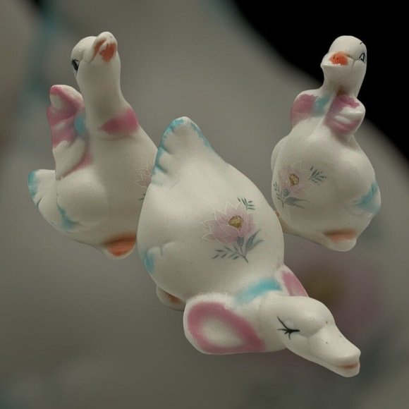 Vintage 1970s Pastel Painted Ceramic/Porcelain Baby Ducks, Set of 3 MCM Decor - Picture 5 of 16